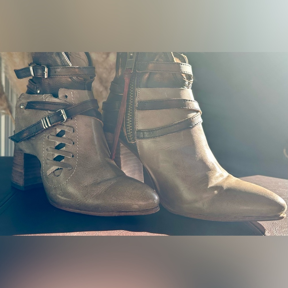 FREEBIRD by Steven - Jerome in Grey Multi, Ankle Bootie Size 8.